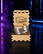 Alpha FNX en caja de madera sobre fondo neón MasterHookah
