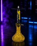 El Bomber 4x4 amarilla sobre fondo neón MasterHookah