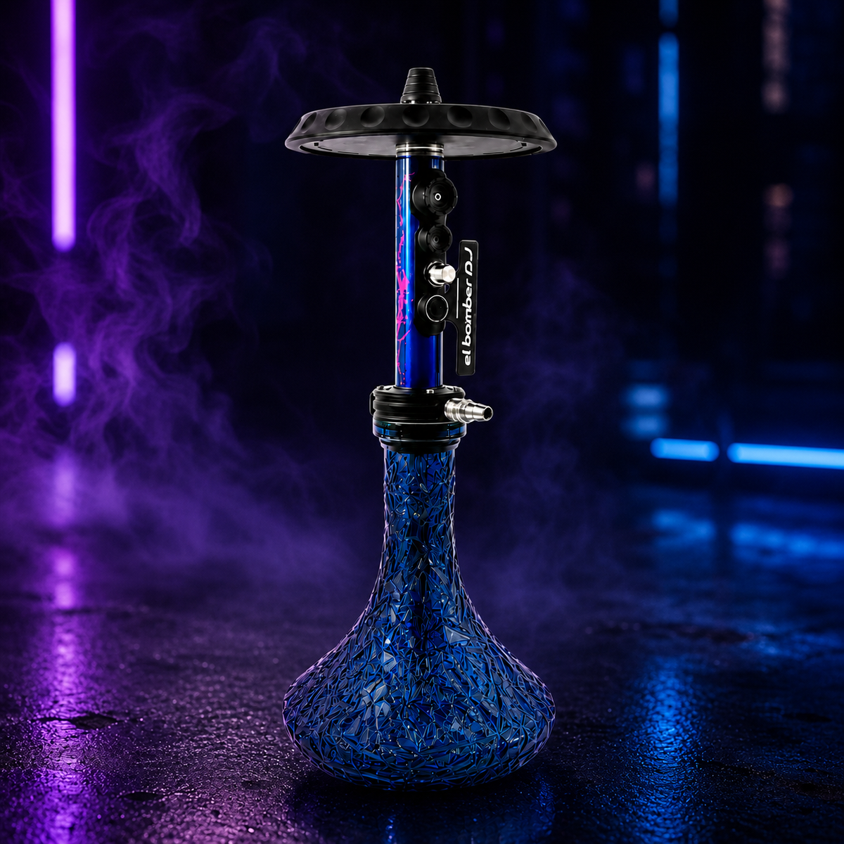 El Bomber DJ azul sobre fondo neón MasterHookah